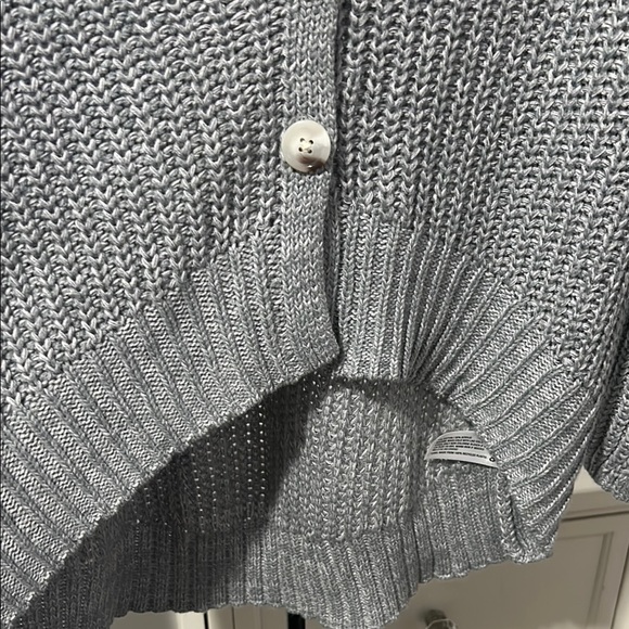 Sweater high low front buttons.. - Picture 6 of 6